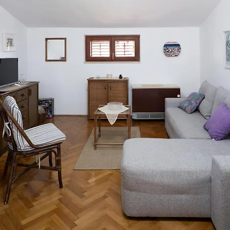 Apartment Dado